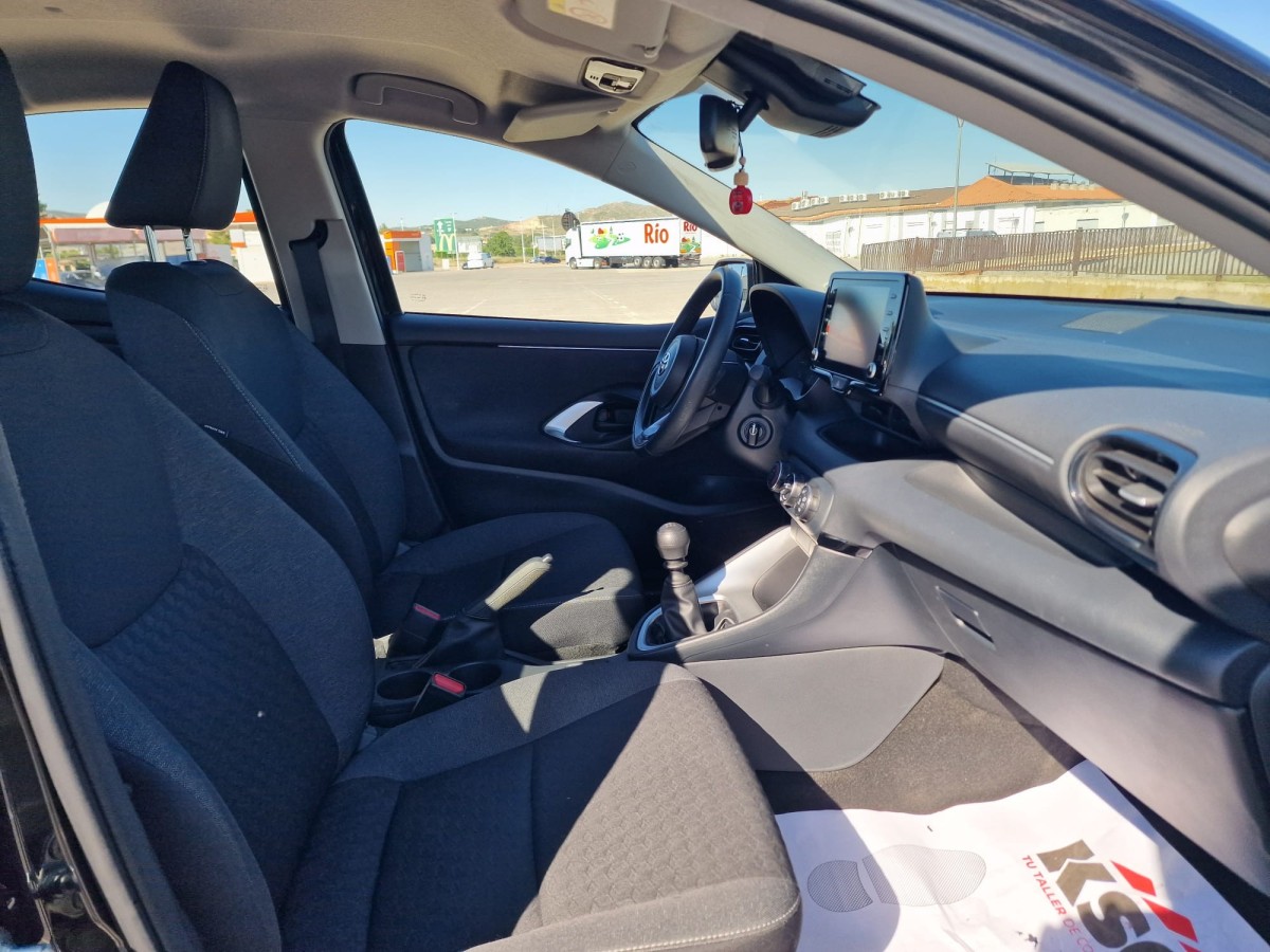 TOYOTA YARIS