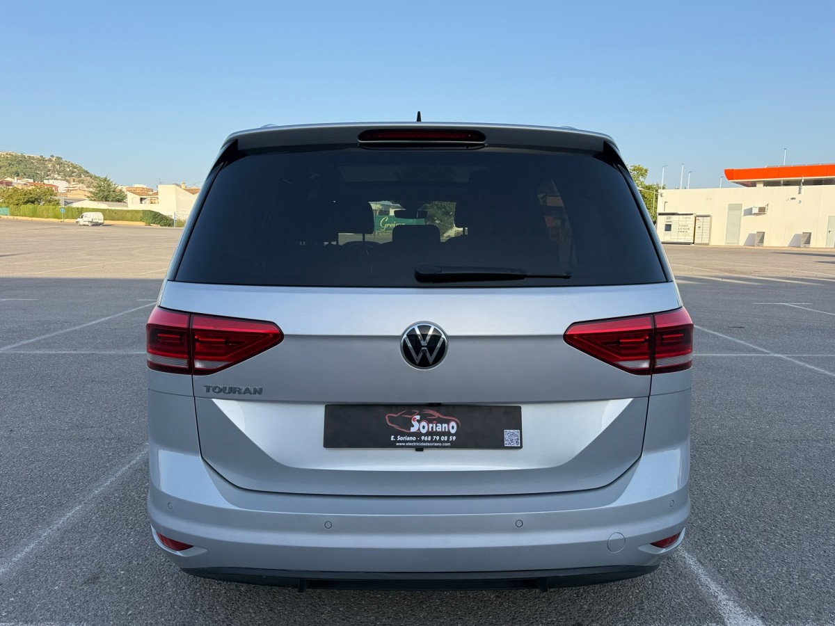 VOLKSWAGEN TOURAN