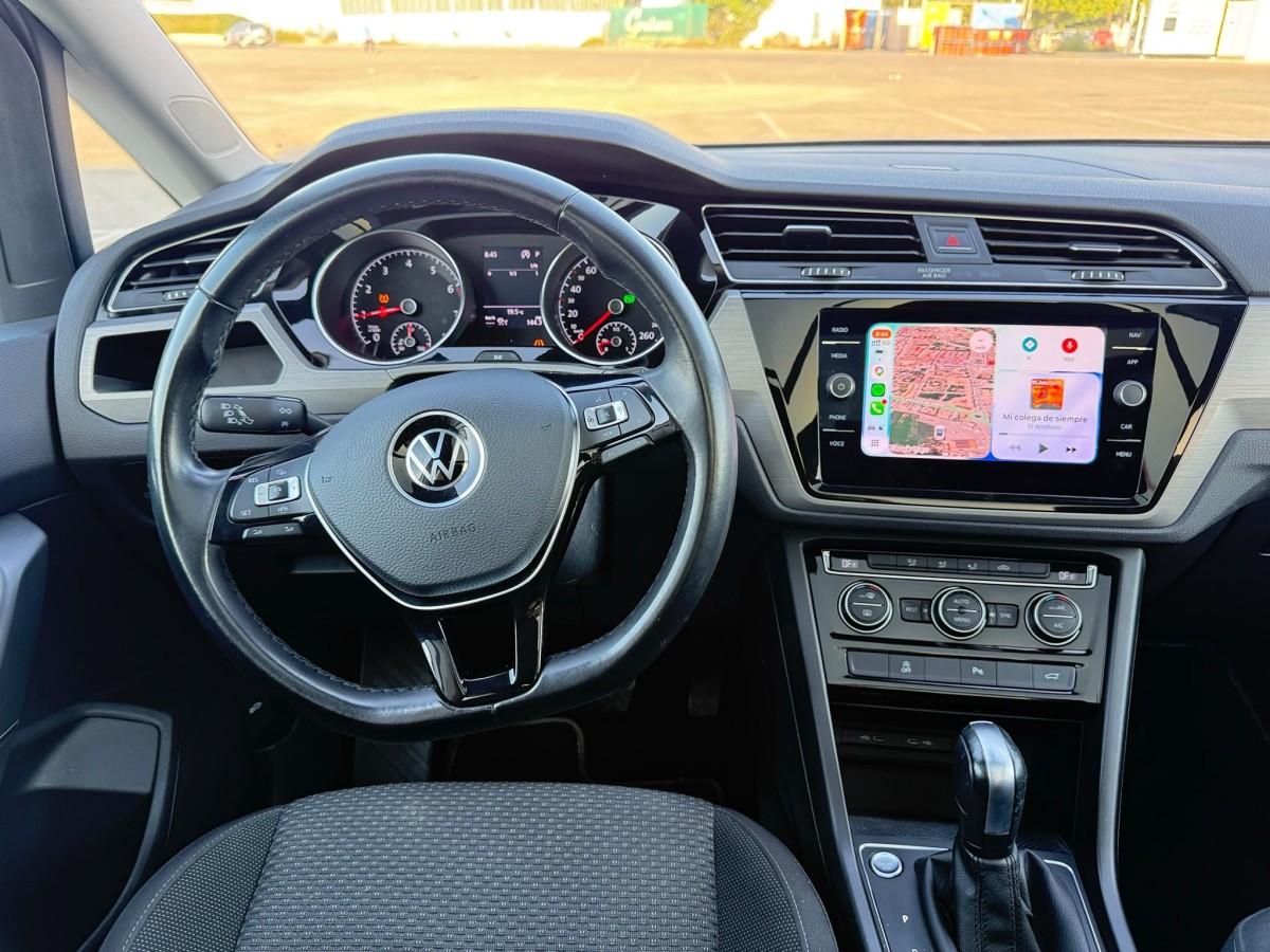 VOLKSWAGEN TOURAN
